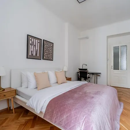 Blueground Holesovice View Nr Vltava Prg-92 아파트 프라하